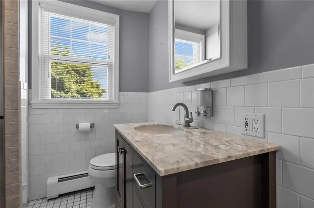 39 Owen Avenue Pawtucket RI 02860