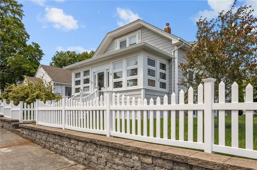 39 Owen Avenue Pawtucket RI 02860