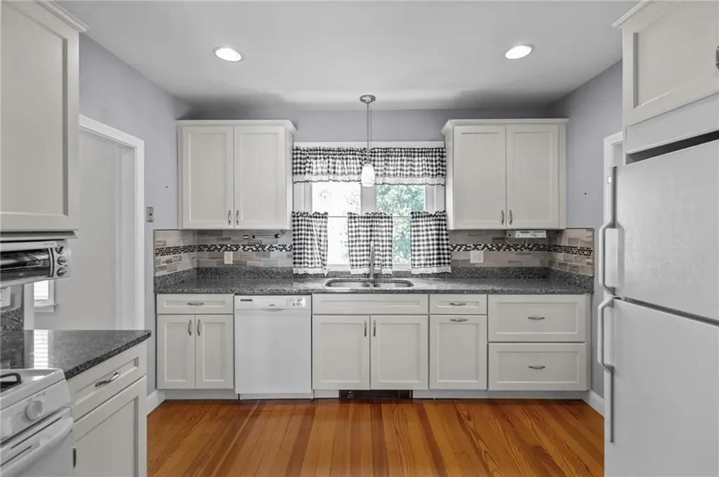 39 Owen Avenue Pawtucket RI 02860