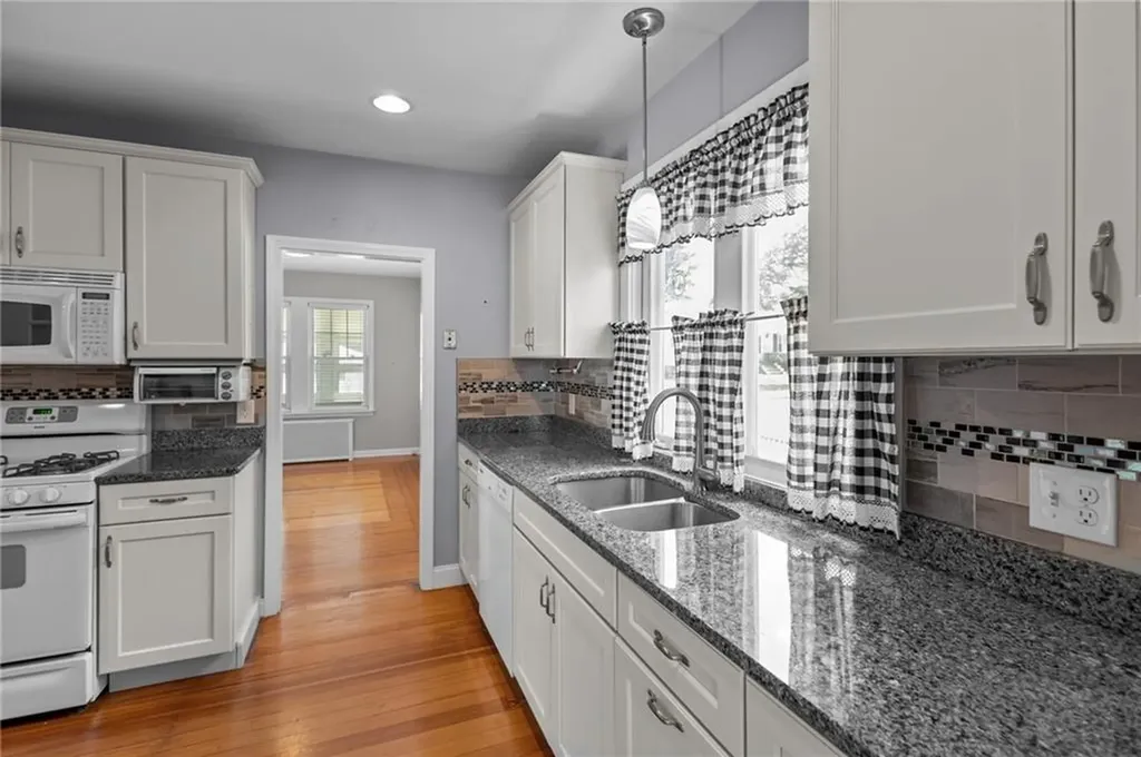 39 Owen Avenue Pawtucket RI 02860