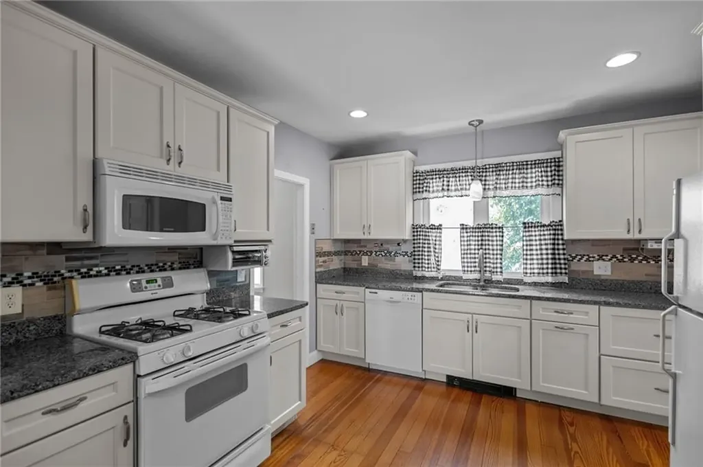 39 Owen Avenue Pawtucket RI 02860