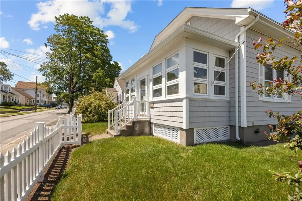 39 Owen Avenue Pawtucket RI 02860