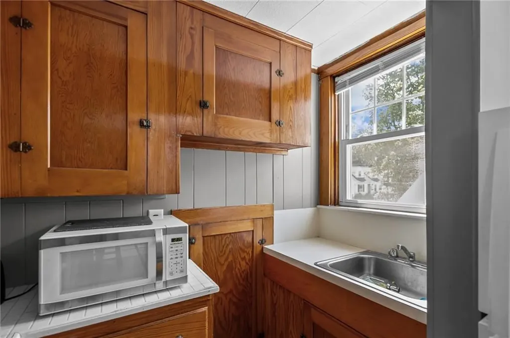 39 Owen Avenue Pawtucket RI 02860