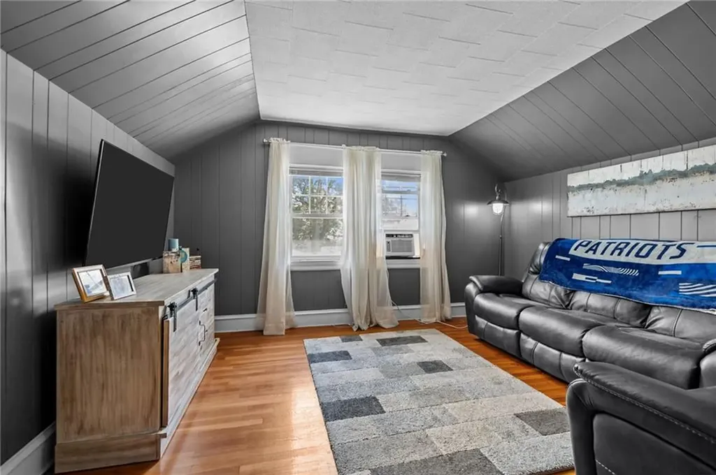 39 Owen Avenue Pawtucket RI 02860