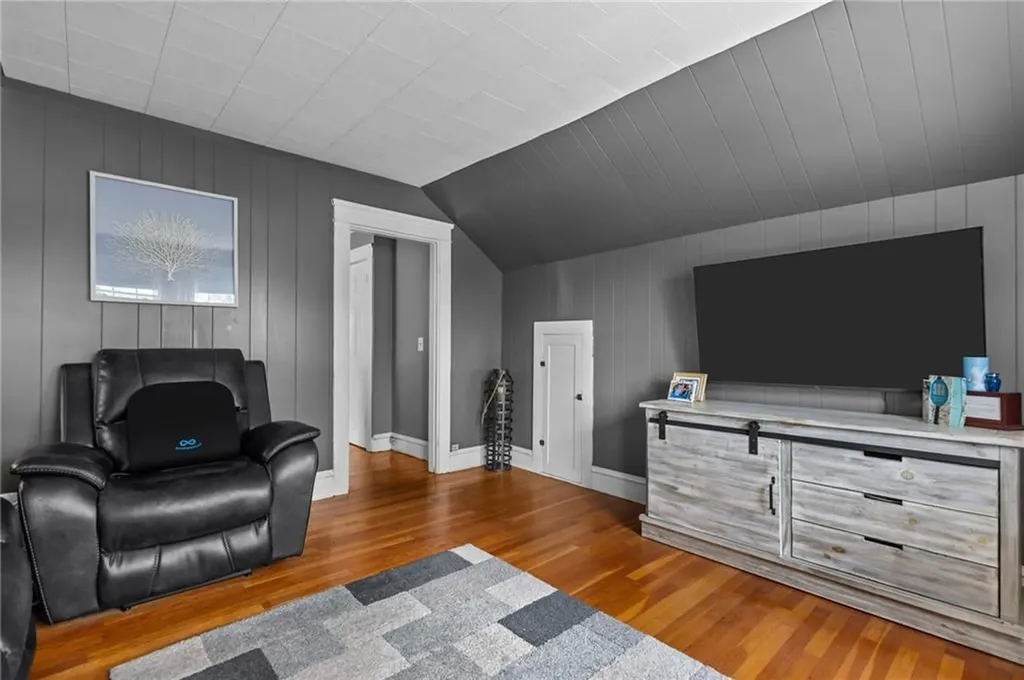 39 Owen Avenue Pawtucket RI 02860