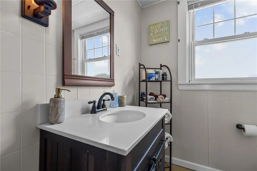 39 Owen Avenue Pawtucket RI 02860
