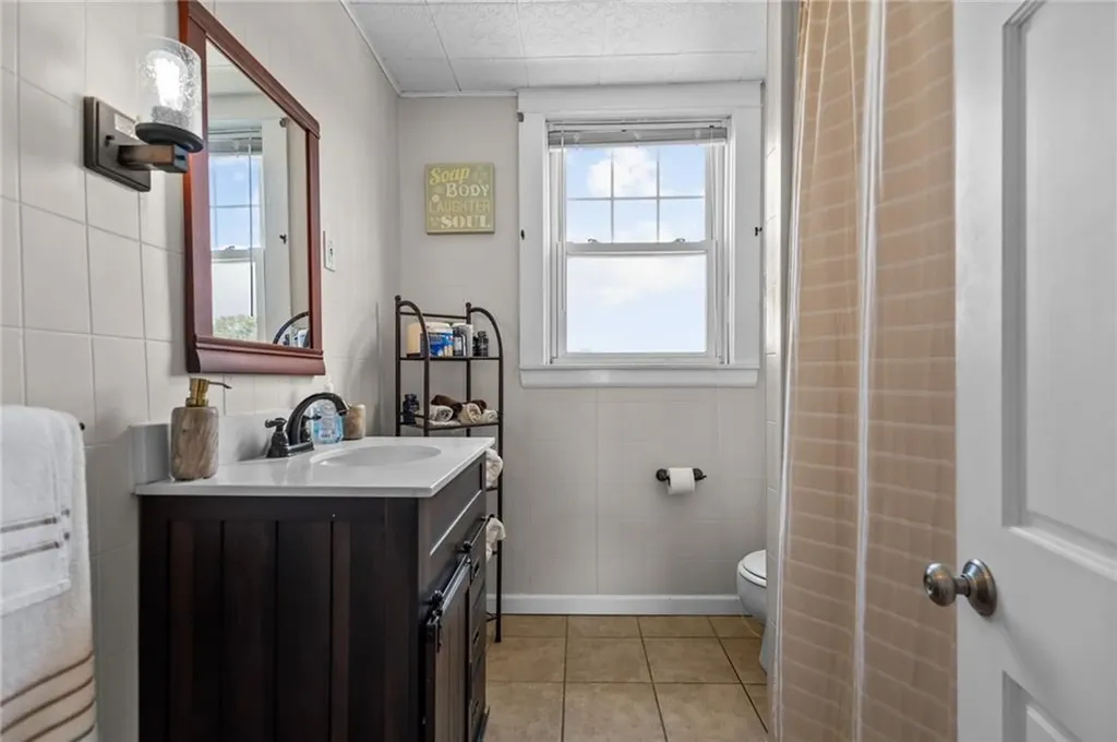 39 Owen Avenue Pawtucket RI 02860