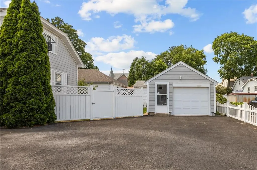 39 Owen Avenue Pawtucket RI 02860