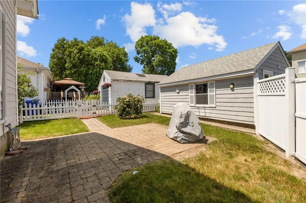 39 Owen Avenue Pawtucket RI 02860