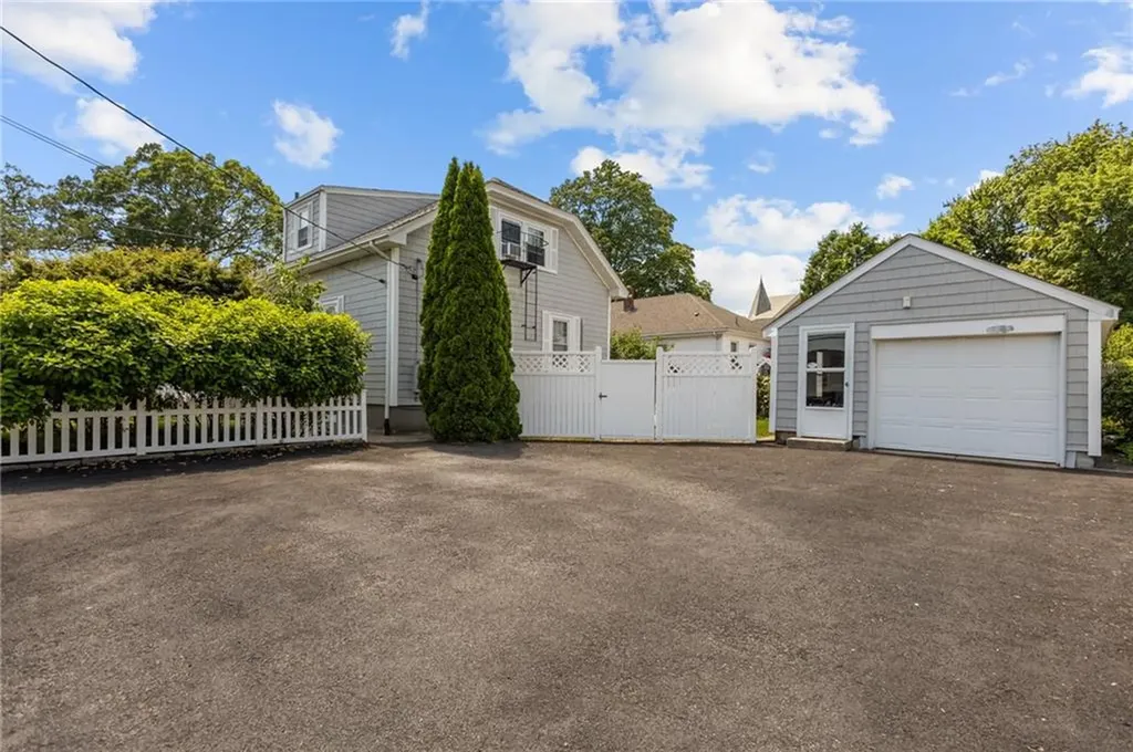 39 Owen Avenue Pawtucket RI 02860