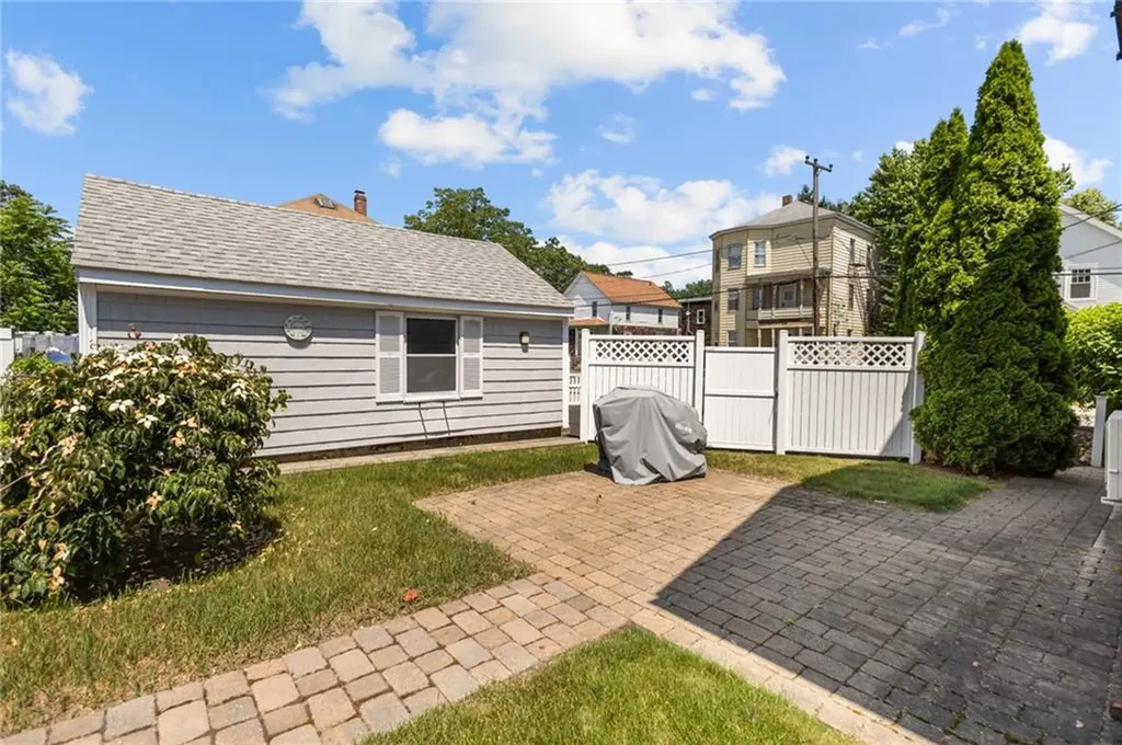 39 Owen Avenue Pawtucket RI 02860