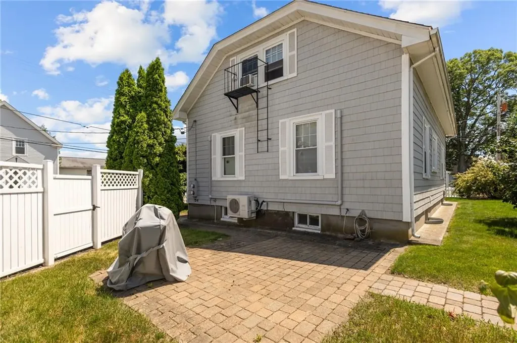 39 Owen Avenue Pawtucket RI 02860