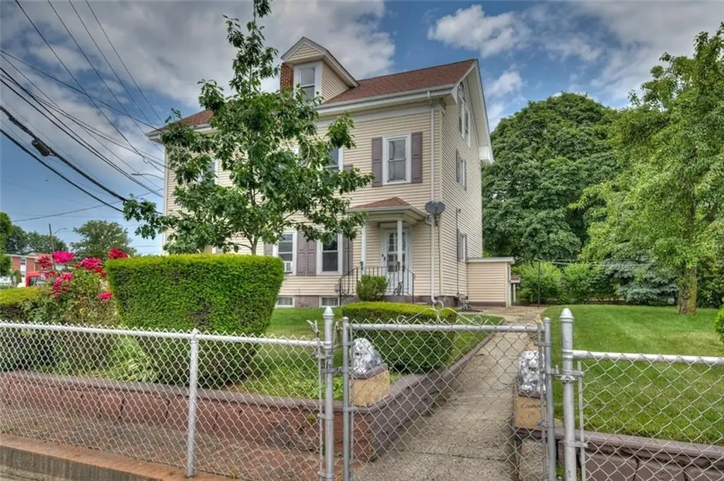 3 Smithfield Avenue Pawtucket RI 02860