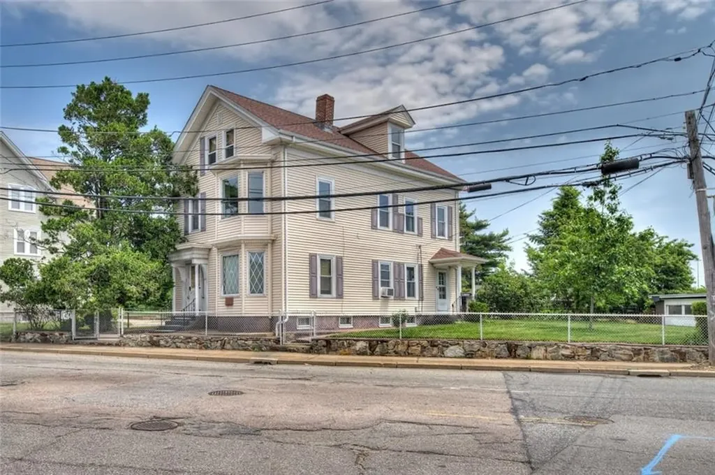3 Smithfield Avenue Pawtucket RI 02860