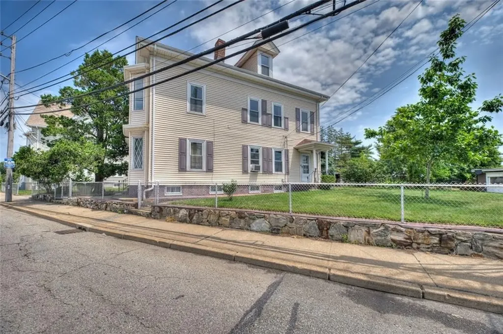 3 Smithfield Avenue Pawtucket RI 02860