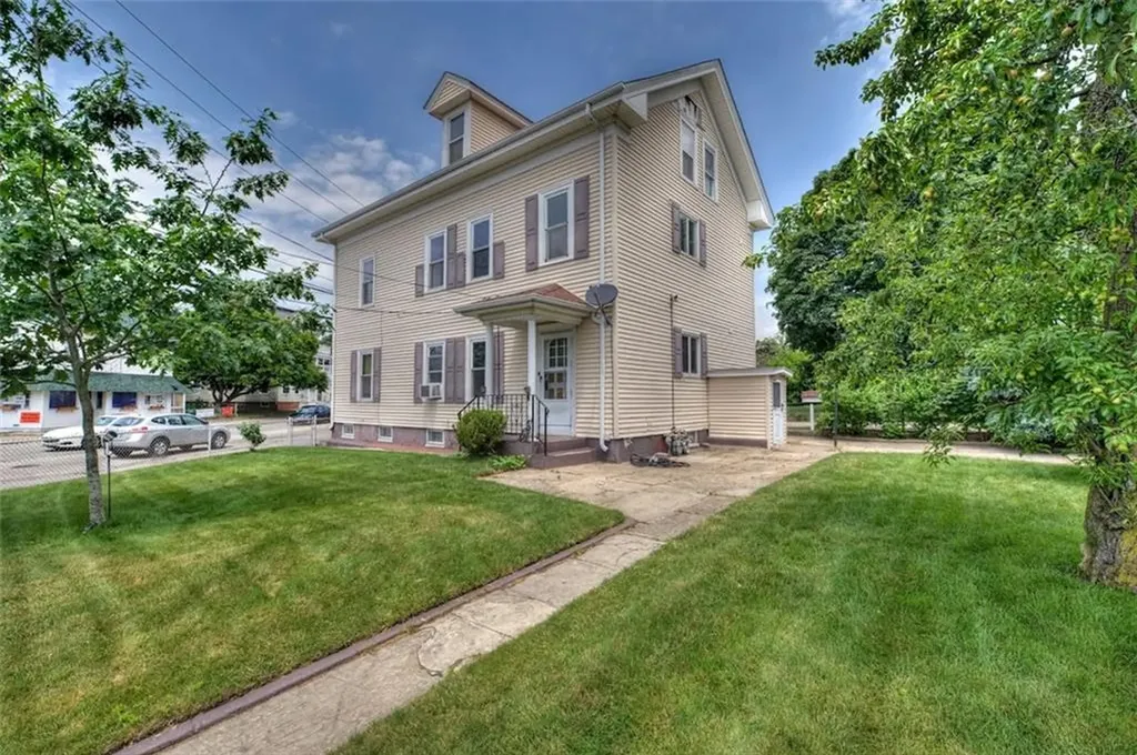 3 Smithfield Avenue Pawtucket RI 02860