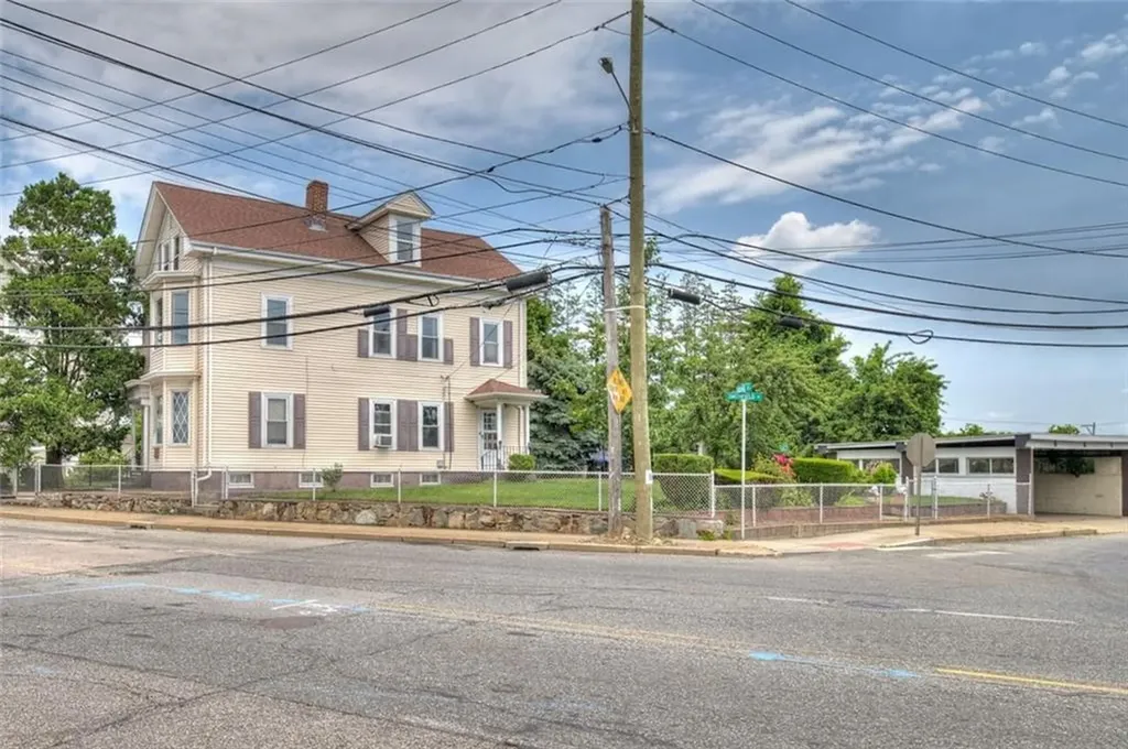 3 Smithfield Avenue Pawtucket RI 02860