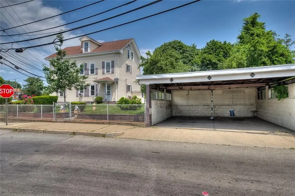 3 Smithfield Avenue Pawtucket RI 02860