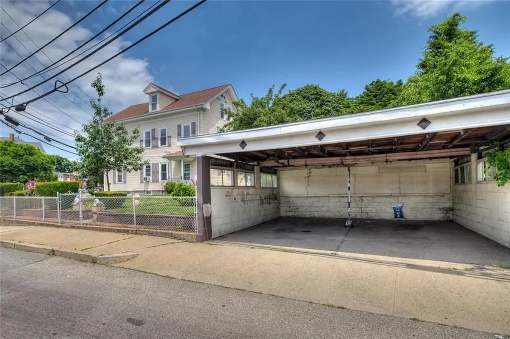 3 Smithfield Avenue Pawtucket RI 02860
