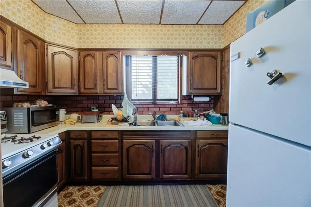 3 Smithfield Avenue Pawtucket RI 02860