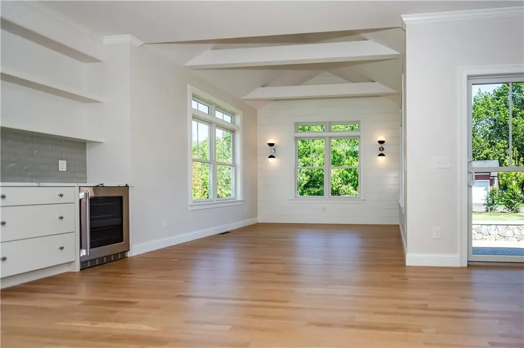 15 Cora Street East Greenwich RI 02818