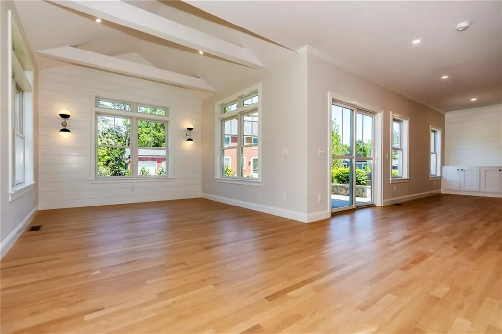 15 Cora Street East Greenwich RI 02818