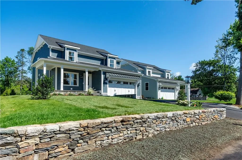 15 Cora Street East Greenwich RI 02818