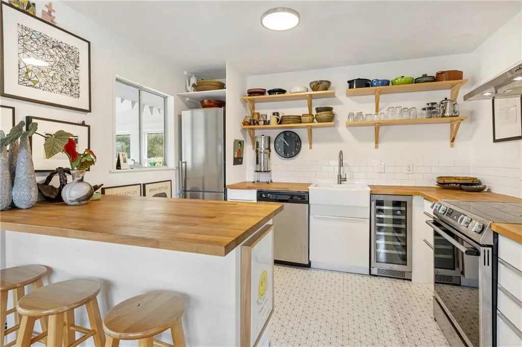 152 Hamilton Avenue Jamestown RI 02835