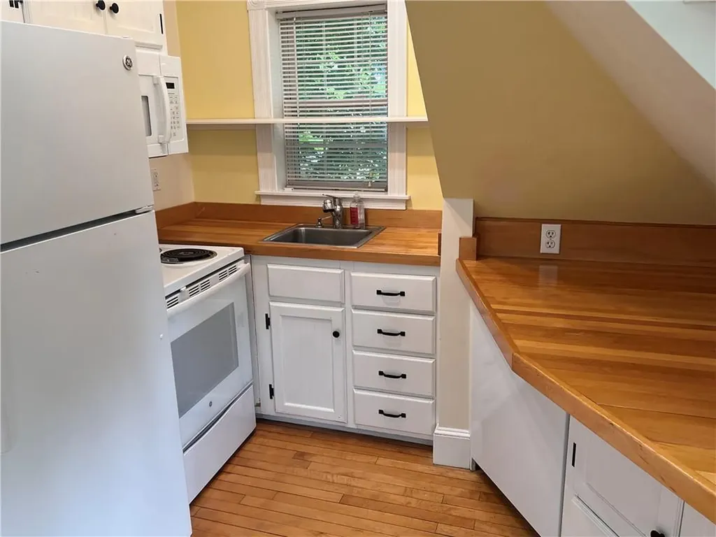 11 Admiral Kalbfus Road Newport RI 02840