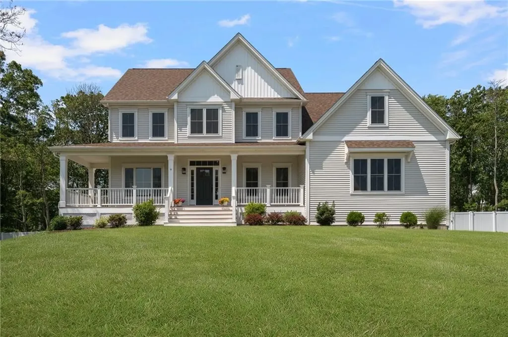 9 Scarlett Way Cranston RI 02921