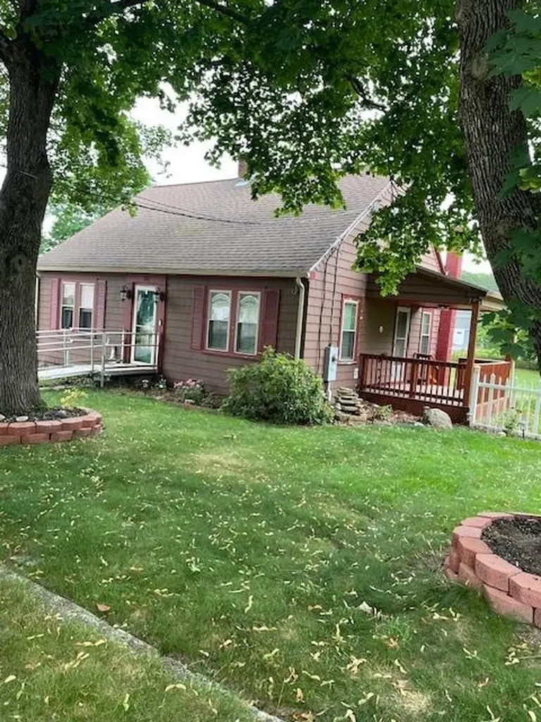 105 Newbury Avenue Woonsocket RI 02895