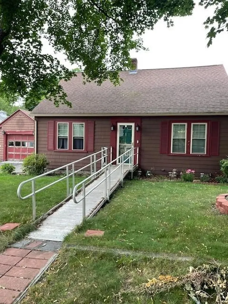 105 Newbury Avenue Woonsocket RI 02895