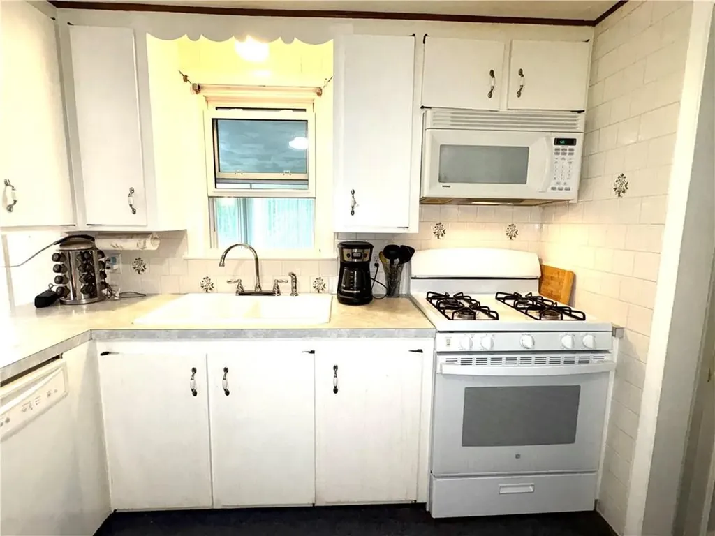 51 Old Carriage Road West Warwick RI 02893