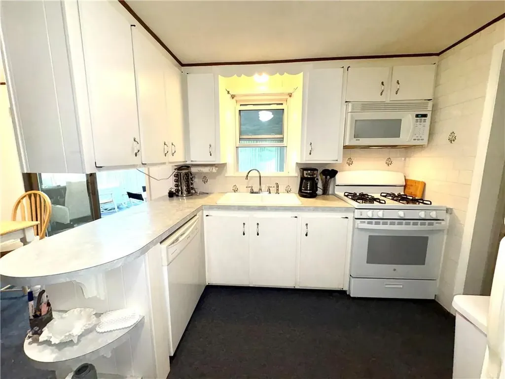 51 Old Carriage Road West Warwick RI 02893