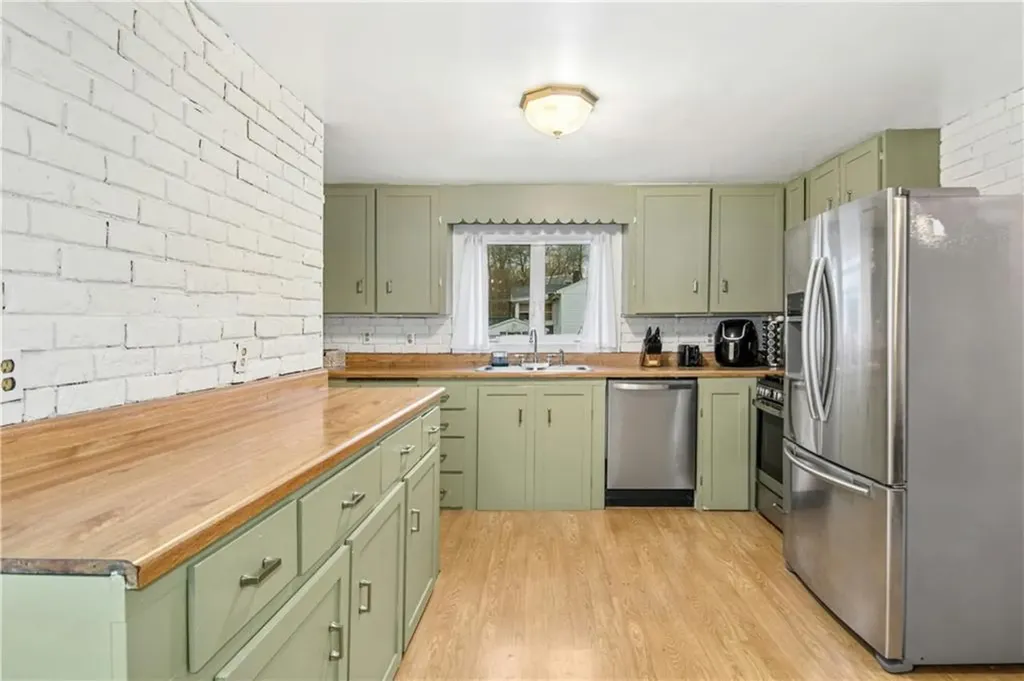 545 Victory Highway Burrillville RI 02839