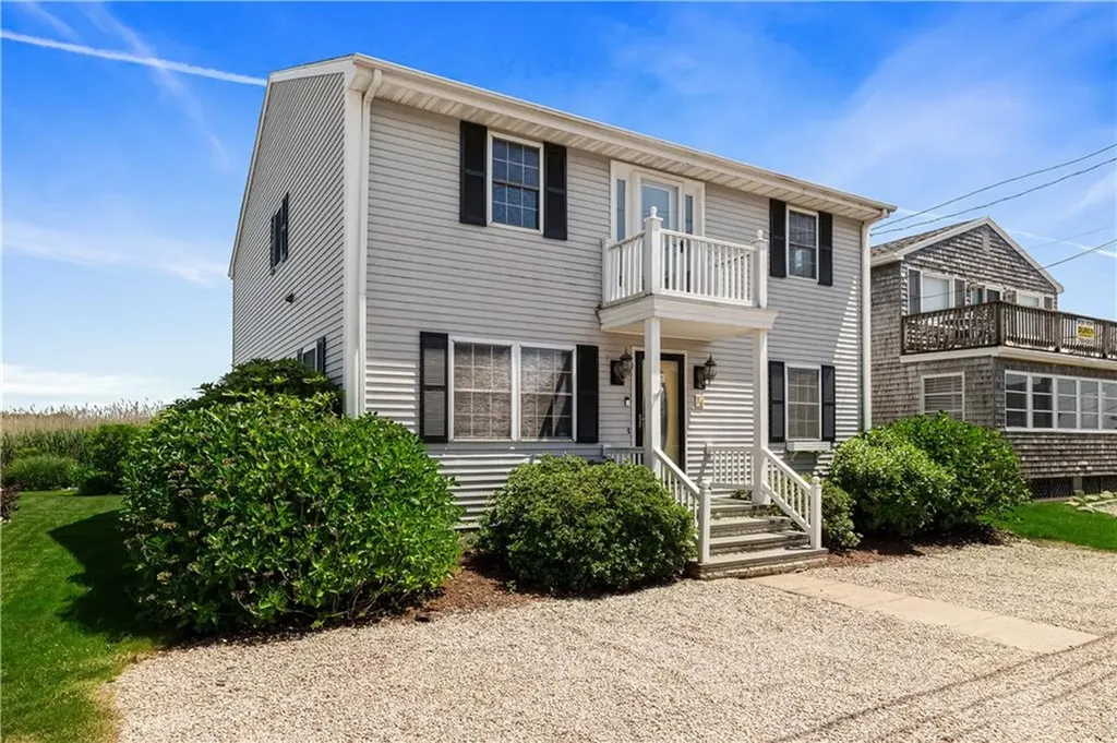 16 Elm Avenue Narragansett RI 02882