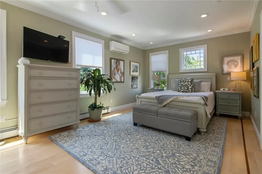 44 Third Street Newport RI 02840