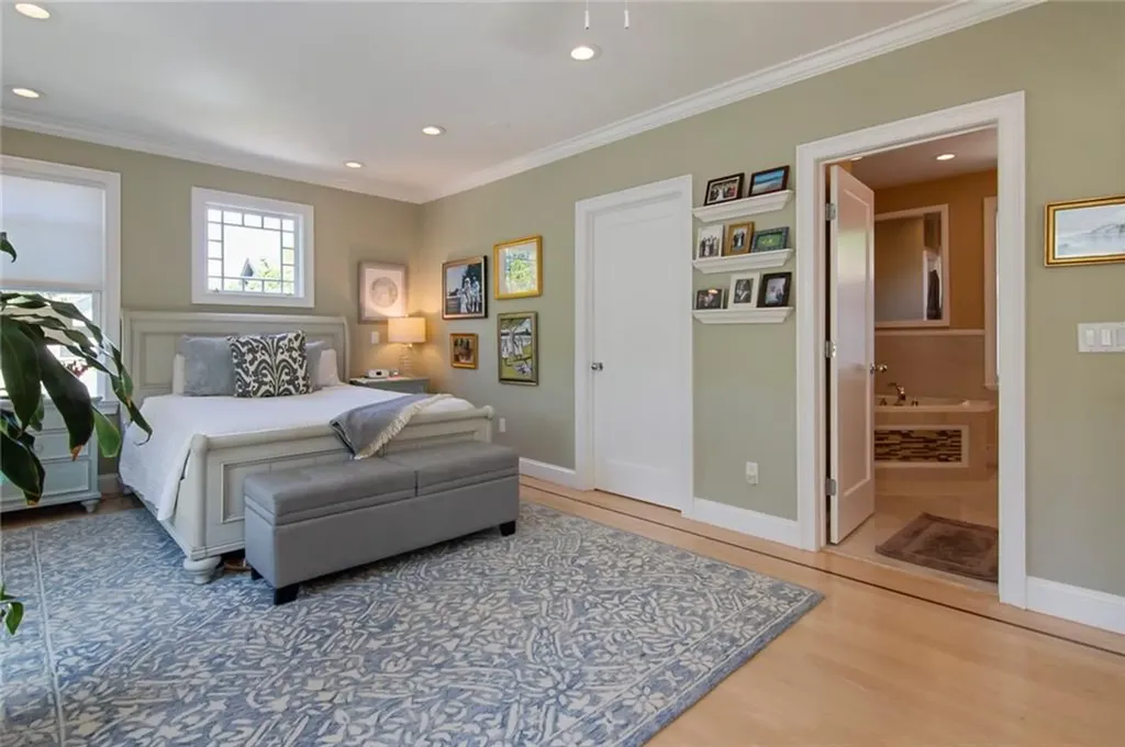 44 Third Street Newport RI 02840