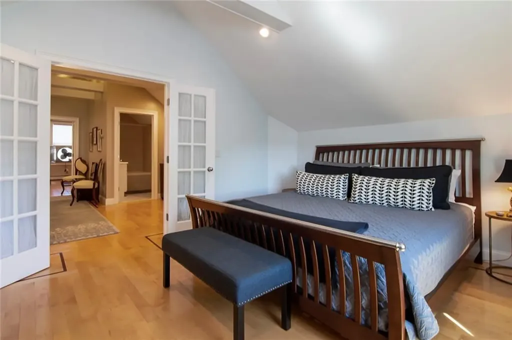 44 Third Street Newport RI 02840