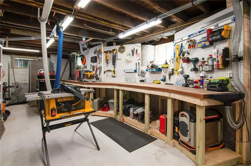 44 Third Street Newport RI 02840