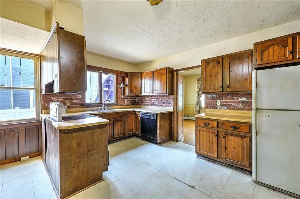 59 Colonial Avenue Cranston RI 02910