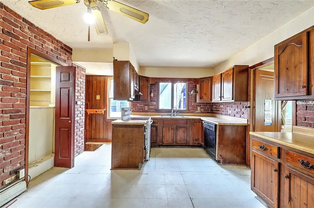 59 Colonial Avenue Cranston RI 02910