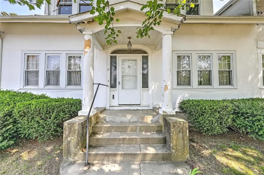 59 Colonial Avenue Cranston RI 02910