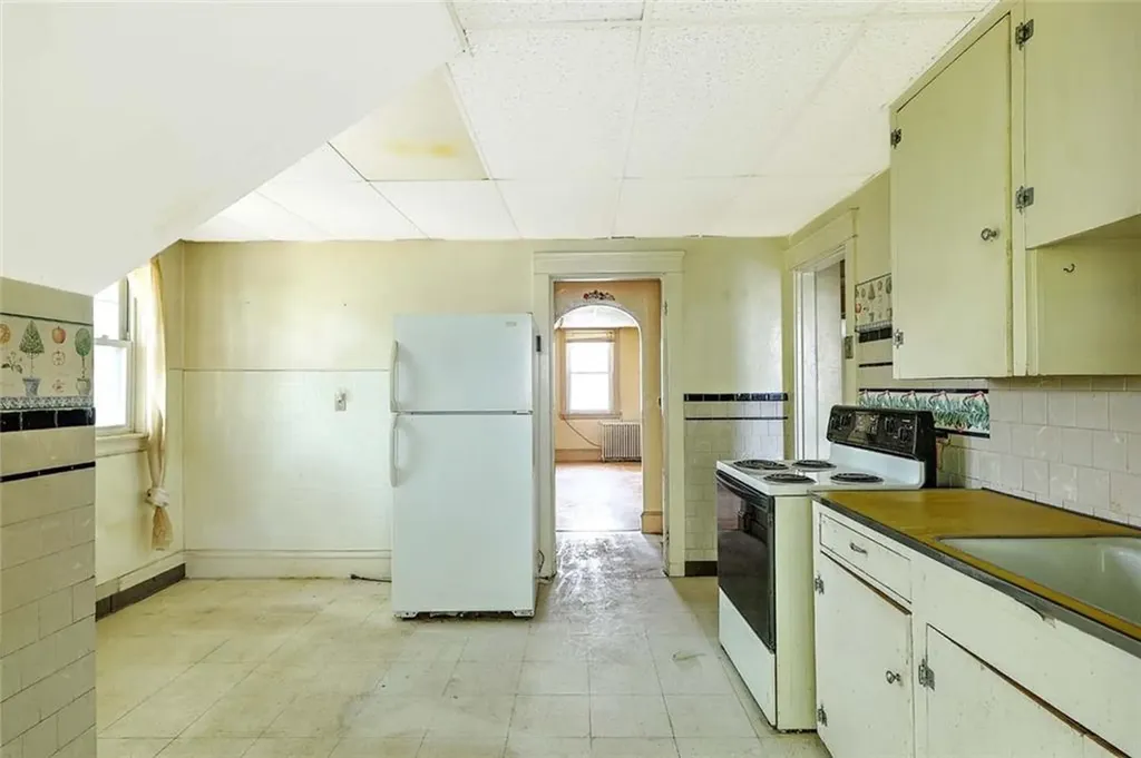 59 Colonial Avenue Cranston RI 02910
