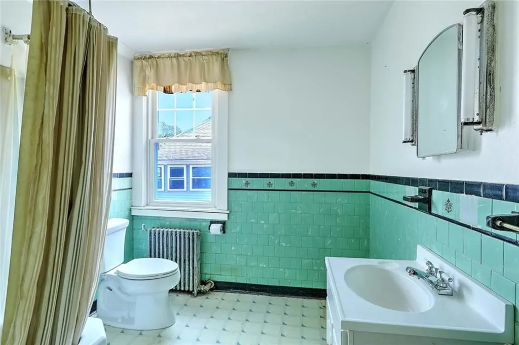 59 Colonial Avenue Cranston RI 02910