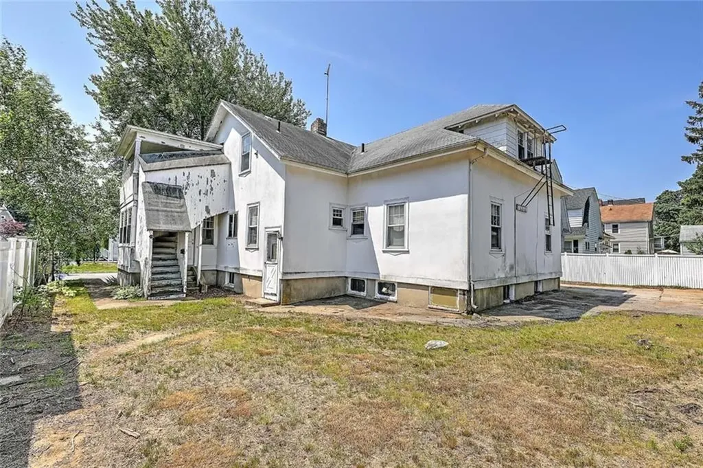 59 Colonial Avenue Cranston RI 02910