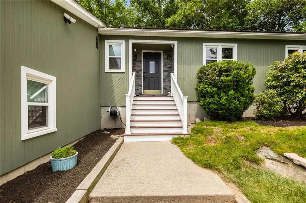 4 Amanda Court North Providence RI 02904