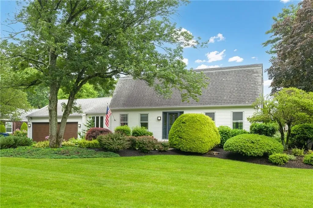 69 Apple Tree Lane Warwick RI 02888