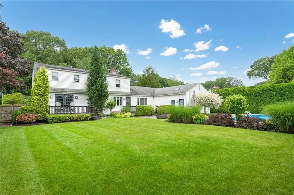 69 Apple Tree Lane Warwick RI 02888