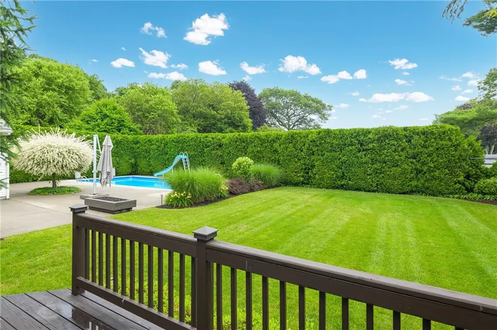 69 Apple Tree Lane Warwick RI 02888